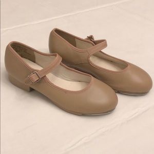 Gently used girls tap shoes